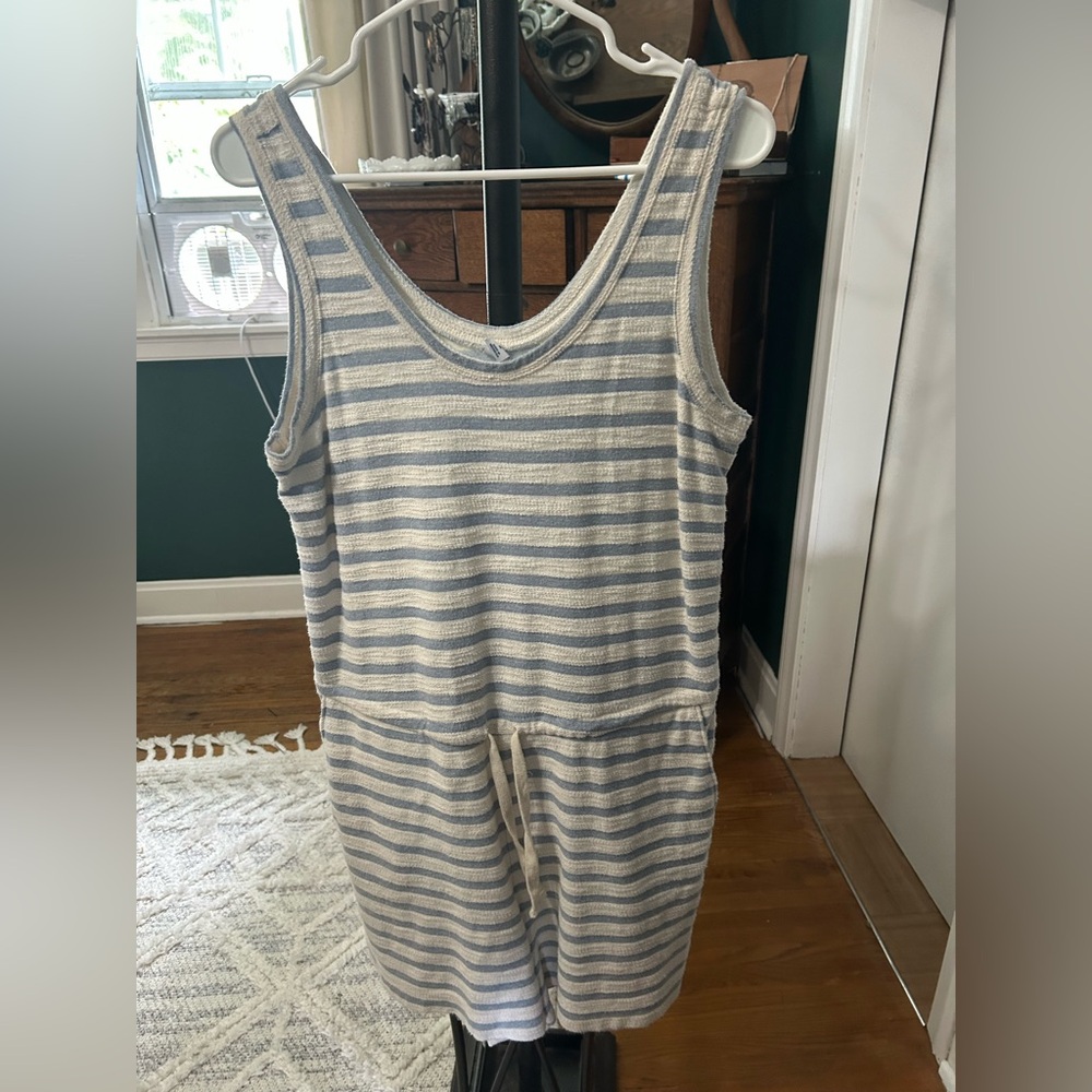 Old Navy Blue and White Striped Top/shorts